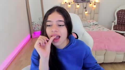 Zoe online show from February 2025 02:24:02 PM