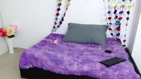 Snapshot of zoe_velvet chatting on February 2025 08:33:01 AM Carolina online show from February 2025 08:33:01 AM