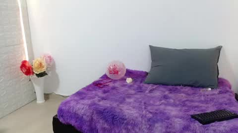 Snapshot of zoe_velvet chatting on February 2025 05:23:01 AM Carolina online show from February 2025 05:23:01 AM