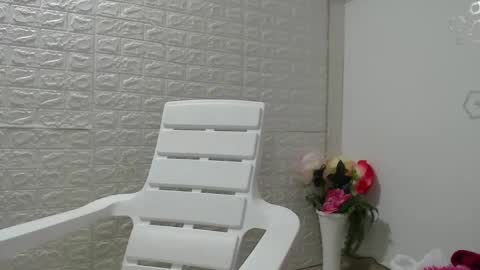 Snapshot of zoe_velvet chatting on October 2025 09:35:02 PM Carolina online show from October 2025 09:35:02 PM