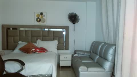 ZOE online show from December 2025 05:20:01 PM