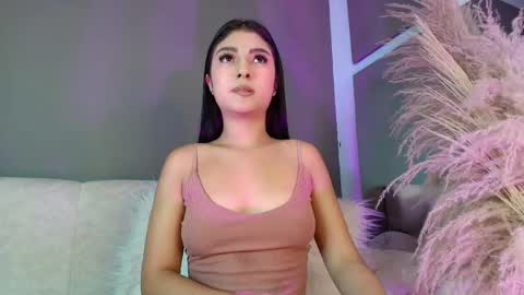 Snapshot of zoee_8 chatting on May 2026 01:29:02 PM ZOE online show from May 2026 01:29:02 PM