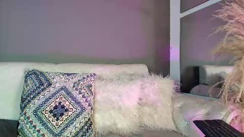 Snapshot of zoee_8 chatting on July 2026 10:58:02 PM ZOE online show from July 2026 10:58:02 PM