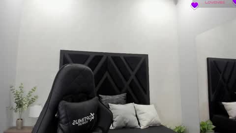 Zoe 3 online show from May 2026 05:45:02 PM