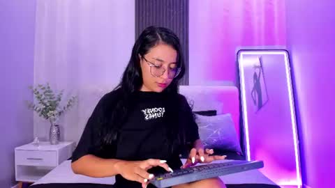 Snapshot of zoee_martins_ chatting on July 2026 05:39:01 PM Zoe 3 online show from July 2026 05:39:01 PM
