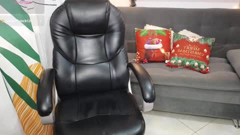 Snapshot of zoee_pamela99 chatting on December 2024 08:39:02 PM pamela online show from December 2024 08:39:02 PM