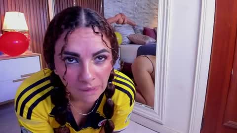 zoehiltonx online show from June 2026 03:11:02 PM