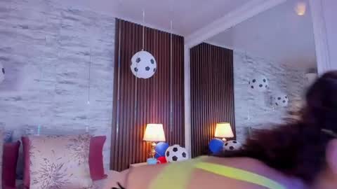 zoehiltonx online show from July 2026 12:57:02 PM