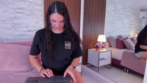 zoehiltonx online show from July 2026 02:24:02 PM