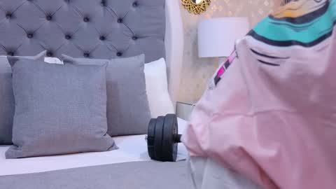 Snapshot of zoekrug chatting on September 2025 12:07:02 PM Zoe Krug online show from September 2025 12:07:02 PM