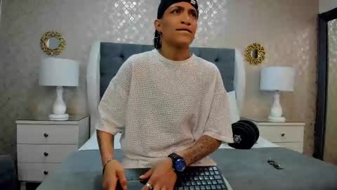 Snapshot of zoekrug chatting on September 2025 12:18:01 PM Zoe Krug online show from September 2025 12:18:01 PM