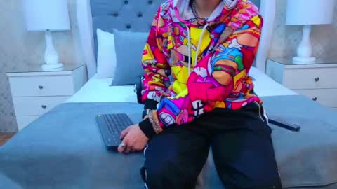 Snapshot of zoekrug chatting on November 2025 12:26:01 PM Zoe Krug online show from November 2025 12:26:01 PM