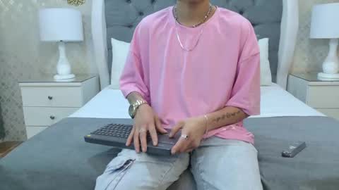 Snapshot of zoekrug chatting on November 2025 11:43:01 AM Zoe Krug online show from November 2025 11:43:01 AM