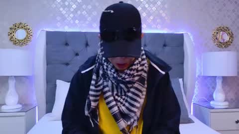 Snapshot of zoekrug chatting on November 2025 12:02:02 PM Zoe Krug online show from November 2025 12:02:02 PM