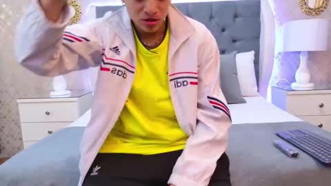 Snapshot of zoekrug chatting on November 2025 11:36:02 AM Zoe Krug online show from November 2025 11:36:02 AM