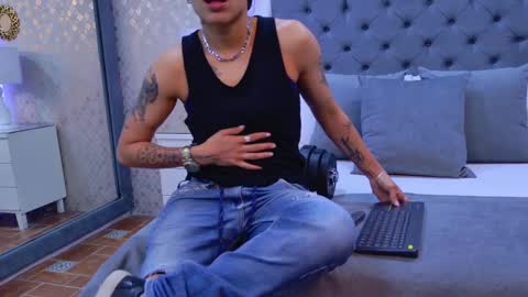 Snapshot of zoekrug chatting on November 2025 11:43:02 AM Zoe Krug online show from November 2025 11:43:02 AM