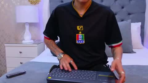 Snapshot of zoekrug chatting on November 2025 11:32:02 AM Zoe Krug online show from November 2025 11:32:02 AM