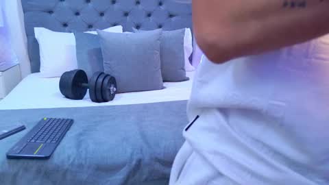 Snapshot of zoekrug chatting on November 2025 08:11:02 PM Zoe Krug online show from November 2025 08:11:02 PM