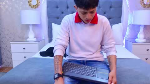 Snapshot of zoekrug chatting on November 2025 11:35:01 AM Zoe Krug online show from November 2025 11:35:01 AM