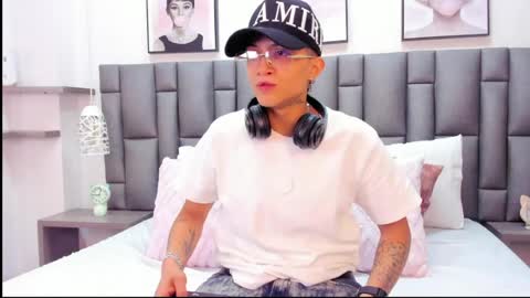 Zoe Krug online show from March 2026 12:12:02 PM