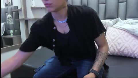 Zoe Krug online show from March 2026 11:59:01 AM