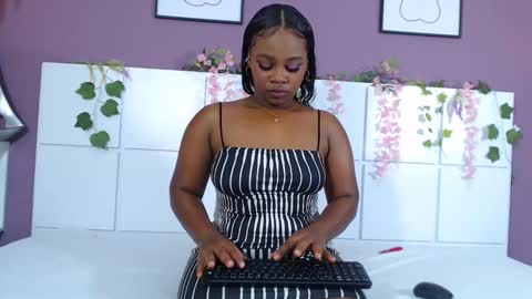 zoemalik online show from March 2025 01:01:01 PM