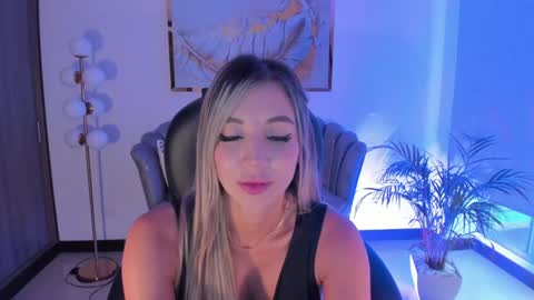 Zoe Presley  online show from February 2025 10:13:01 PM