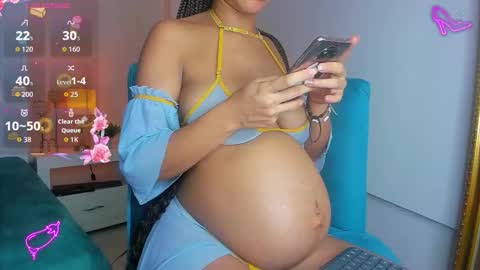 Snapshot of zoesantanna_ chatting on November 2025 08:08:01 PM Zoe Santana online show from November 2025 08:08:01 PM