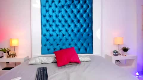 Snapshot of zoesantanna_ chatting on May 2026 01:10:02 PM Zoe Santana online show from May 2026 01:10:02 PM