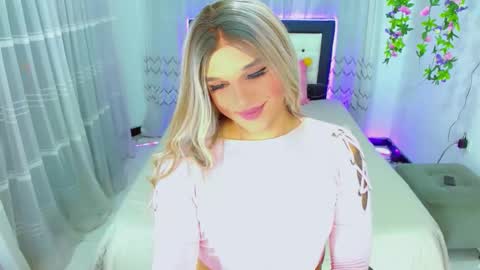 Snapshot of zoeschmmit chatting on May 2026 01:00:01 AM zoeschmmit online show from May 2026 01:00:01 AM