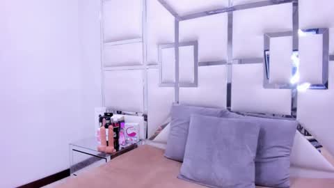 Snapshot of zoeswanx chatting on January 2025 01:30:02 PM ZoeSwam online show from January 2025 01:30:02 PM