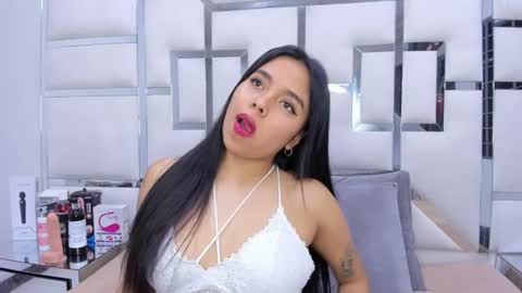 Snapshot of zoeswanx chatting on February 2025 07:05:01 PM ZoeSwam online show from February 2025 07:05:01 PM