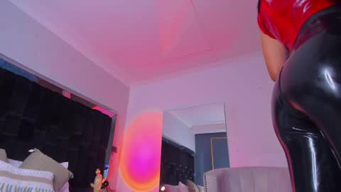 zoevidal_ online show from February 2025 11:57:02 AM