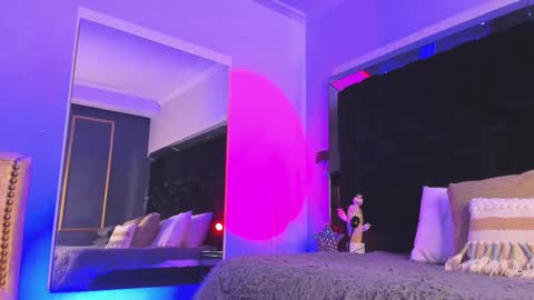 zoevidal_ online show from March 2025 12:00:01 PM