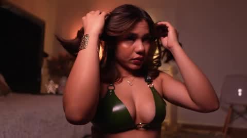 zoevidal_ online show from April 2026 12:02:01 PM