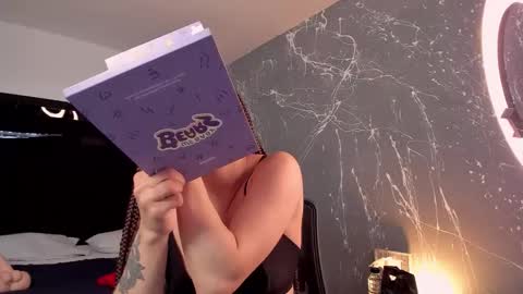 Zoe online show from October 2025 01:20:01 PM