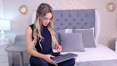 ZoeWilliis online show from July 2026 01:25:01 PM