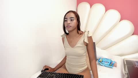 Snapshot of zoey_donovan_ chatting on January 2025 09:20:01 PM Zoe online show from January 2025 09:20:01 PM