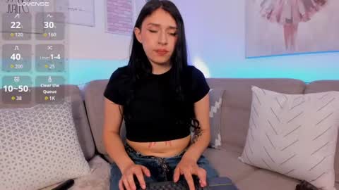 Snapshot of zoey_monroe_ chatting on June 2026 01:32:02 PM Zoey online show from June 2026 01:32:02 PM