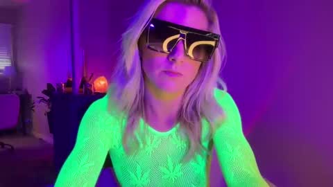 Zoeydanner online show from December 2024 11:32:01 PM