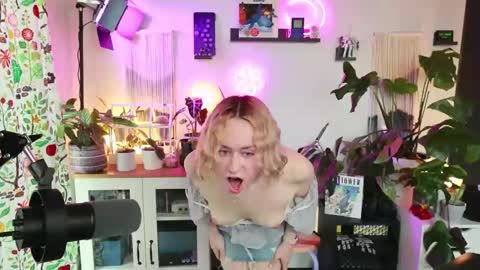 Zoey Ryan online show from November 2025 05:33:01 PM