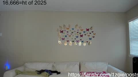 Snapshot of zoiebutterfly chatting on October 2025 08:50:01 PM Zoie online show from October 2025 08:50:01 PM
