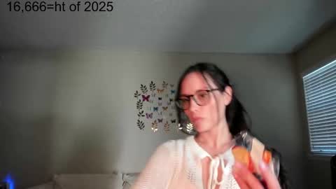 Snapshot of zoiebutterfly chatting on October 2025 09:42:02 PM Zoie online show from October 2025 09:42:02 PM