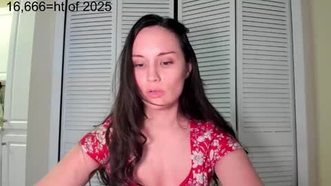 Snapshot of zoiebutterfly chatting on November 2025 09:26:01 PM Zoie online show from November 2025 09:26:01 PM