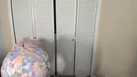 Snapshot of zoiebutterfly chatting on January 2026 09:06:02 PM Zoie online show from January 2026 09:06:02 PM