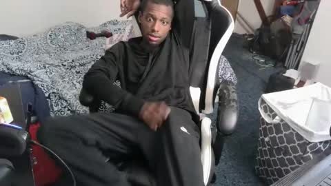 Snapshot of zoneingout chatting on December 2025 05:24:02 AM zoneingout online show from December 2025 05:24:02 AM