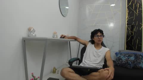     online show from November 2025 07:35:02 PM