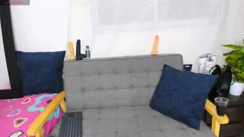 zou_quira online show from November 2025 03:06:02 AM