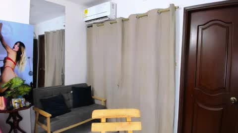 zou_quira online show from February 2026 12:47:02 PM