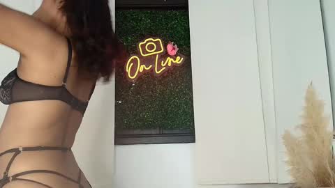 Zuri  online show from November 2025 07:07:02 PM